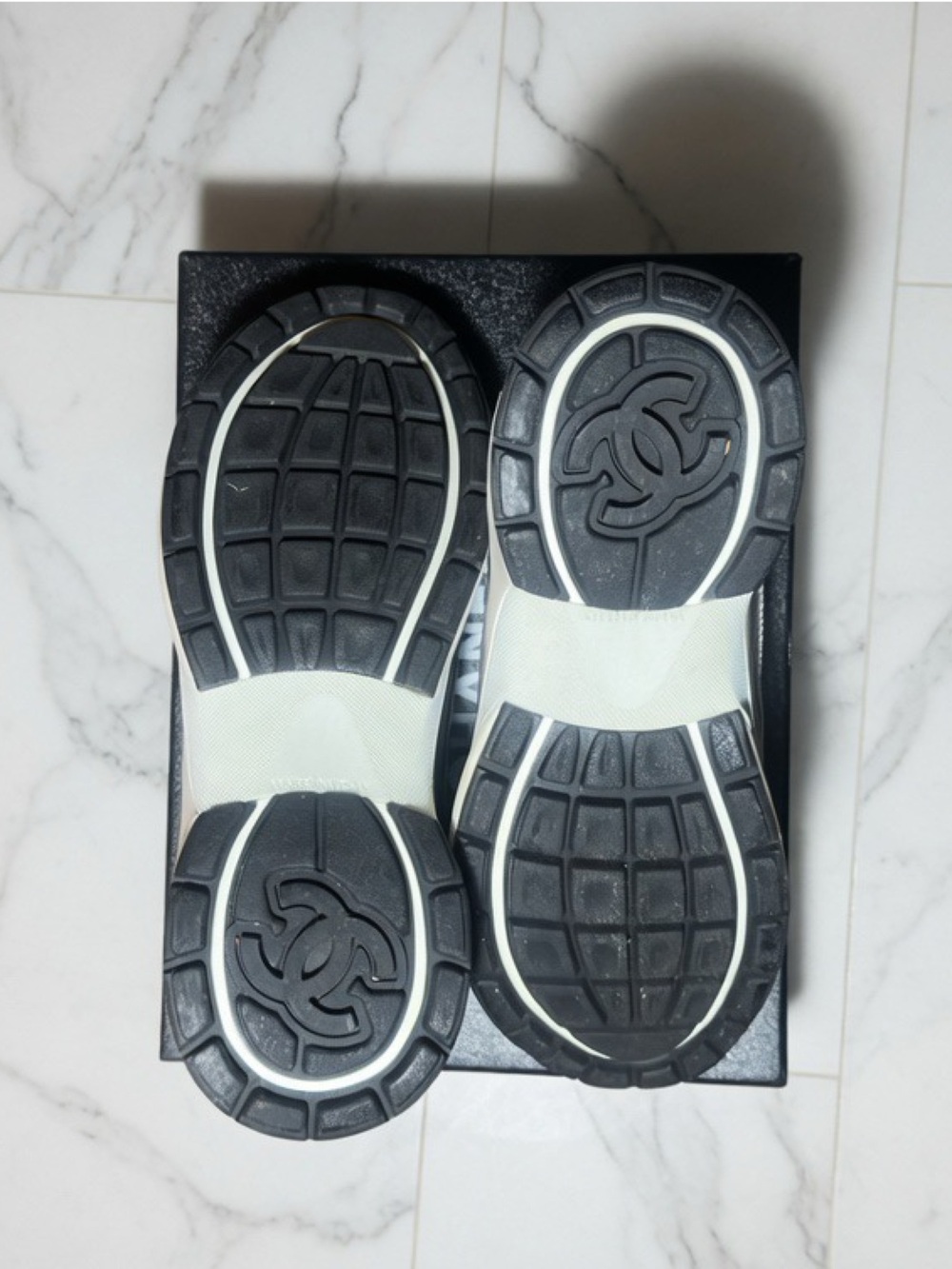 CHANEL RUNNERS - Picture 2 of 3